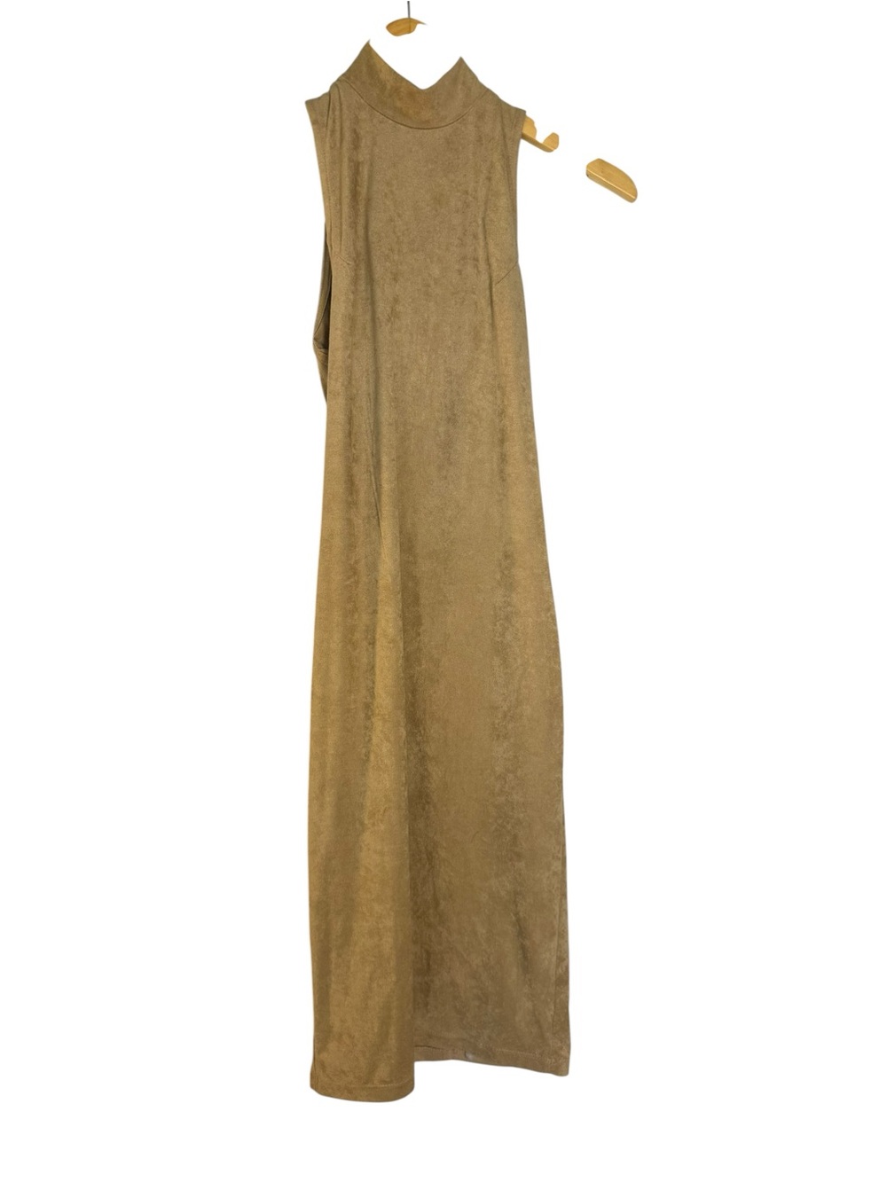 Windsor Black Label Tag on Tan Suede-Look Garment
